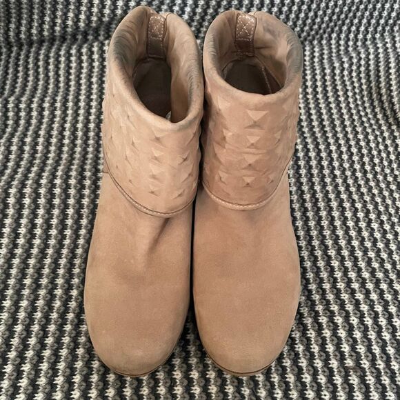 UGG Lynnea Studs clog bootie women’s shoe size 9 - Picture 6 of 12